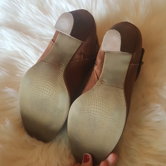 Crown Vintage Tan Booties - Picture 6 of 8